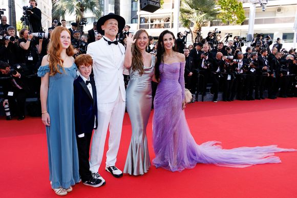 Tucker Albrizzi, Josh Tickell, Rebecca Harrell Tickell, Demi Moore - Montée des marches du film " La vie d'une femme " lors du 79ème Festival International du Film de Cannes, le 13 mai 2026. © Jacovides-Moreau / Bestimage