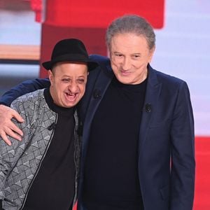 Exclusif - Booder et Michel Drucker - Enregistrement de l'émission Vivement dimanche au studio Rive gauche , presentée par Michel Drucker . Diffusion sur France 3 le 30 novembre 2025. © Guillaume Gaffiot / Bestimage