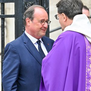 Jean-François Copé à Valérie Pécresse en passant par François Hollande.

François Hollande aux funérailles de B. Chirac à la basilique Sainte-Clotilde à Paris (7e) le 12 juin 2026. L’ancienne première dame de France est décédée le 5 juin 2026 à l’âge de 93 ans. 
© Jacovides / Liewig / Bestimage