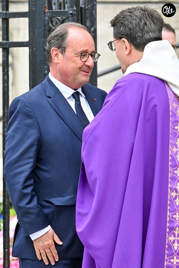 Jean-François Copé à Valérie Pécresse en passant par François Hollande.

François Hollande aux funérailles de B. Chirac à la basilique Sainte-Clotilde à Paris (7e) le 12 juin 2026. L’ancienne première dame de France est décédée le 5 juin 2026 à l’âge de 93 ans. 
© Jacovides / Liewig / Bestimage