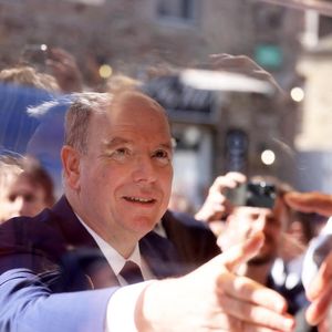 Le prince Albert II de Monaco lors d'une visite à Matignon le 9 avril 2025. © Dominique Jacovides / Bestimage