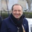 Patrick Timsit en paix dans “un tout petit village de 200 habitants" du Sud, il a eu besoin de “s’inventer des racines”