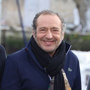 À 66 ans, Patrick Timsit a délaissé les one-man-shows pour devenir le directeur artistique du festival "Seuls en scène" à Uzès.

Patrick Timsit - Photocall du film "Les disparues de la gare" projeté en ouverture du Festival de la fiction TV de La Rochelle.

© Denis Guignebourg / Bestimage