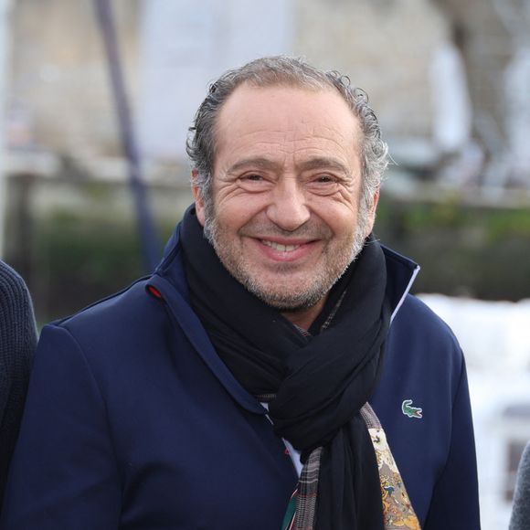 À 66 ans, Patrick Timsit a délaissé les one-man-shows pour devenir le directeur artistique du festival "Seuls en scène" à Uzès.

Patrick Timsit - Photocall du film "Les disparues de la gare" projeté en ouverture du Festival de la fiction TV de La Rochelle.

© Denis Guignebourg / Bestimage