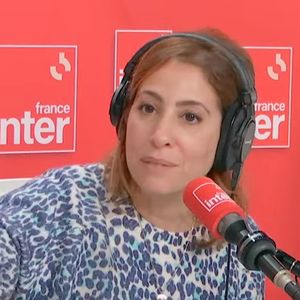 Léa Salamé face à Emmanuelle Béart sur les ondes de France Inter ce lundi 24 février 2025.
(Capture d'écran - YouTube France Inter).