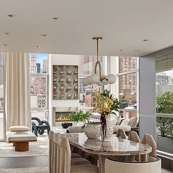 Thierry Henry, légende du football français, a mis en vente son luxueux penthouse de New York, acheté en 2010 au moment de sa signature aux Red Bulls, contre 25 millions de dollars (22 millions d'euros). Photo par Sotheby's via Bestimage