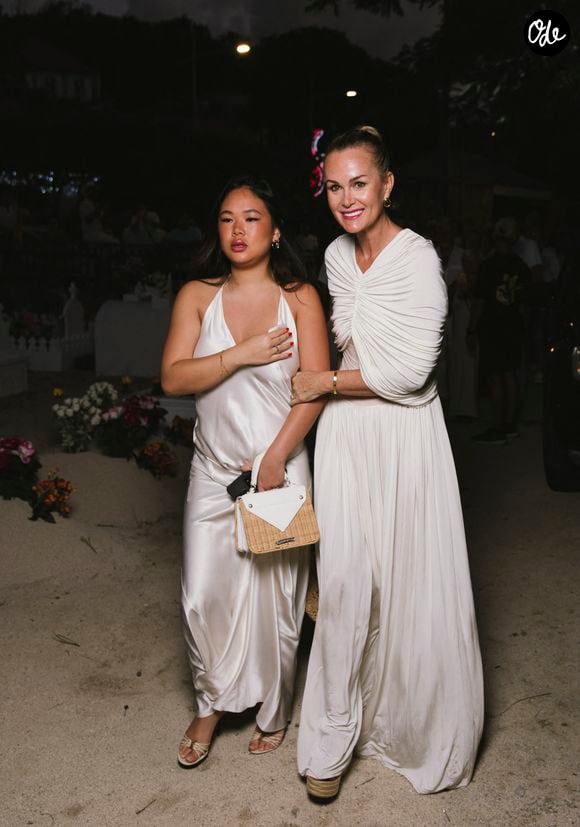 Hommage de Laeticia Hallyday et de sa fille Joy à l'occasion du huitième anniversaire de la mort de Johnny Hallyday au cimetière de Lorient sur l'île de Saint-Barthélemy, Antilles françaises, France, le 5 décembre 2025. © Sam Delpech/Bestimage
