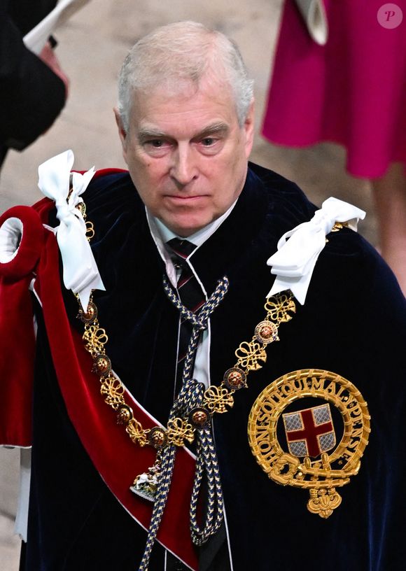 Il s'agit de son frère le prince Andrew...

Le prince Andrew lors de la cérémonie de couronnement du roi d'Angleterre à Londres, Royaume Uni, le 6 mai 2023.

Photo : Avalon / Panoramic / Bestimage