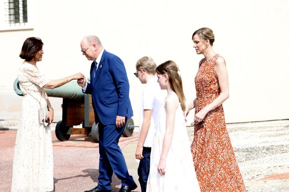 Le prince Albert de Monaco, la princesse Charlène et le prince Jacques et la princesse Gabriella et Mireille Martini - Cérémonie d'ouverture de la 6ème édition des Rencontres des Sites Historiques Grimaldi de Monaco, et remise des Trophées aux Officiels le 14 juin 2025. 
© Caudia Albuquerque / Bestimage