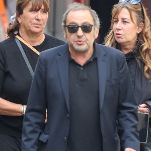 Patrick Timsit - Arrivées aux obsèques de Thierry Ardisson en l'église Saint-Roch de Paris, France, le 17 juillet 2025. © Clovis-Jacovides/Bestimage