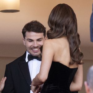 Antoine Dupont et sa compagne Iris Mittenaere - Antoine Dupont et sa compagne Iris Mittenaere se retrouvent sur les marches  du film « Dossier 137 » lors du 78ème Festival International du Film de Cannes le 15 mai 2025.

© Jacovides / Moreau / Bestimage