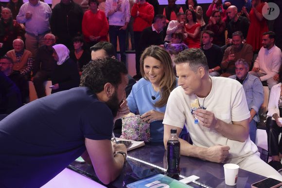 Exclusif - Cyril Hanouna, Valérie Benaim, Matthieu Delormeau, sur le plateau de l'émission TBT9 (Tout beau tout n9uf) présentée par C.Hanouna, et diffusée en direct sur W9, Paris, France, le 19 novembre 2025. © Jack Tribeca / Bestimage