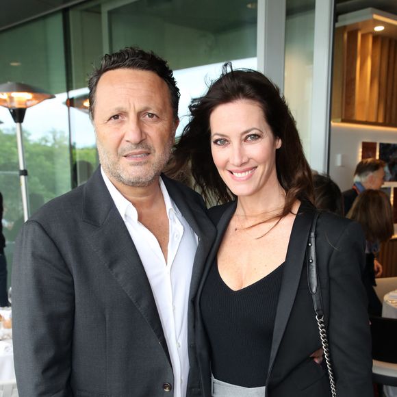 Il y a deux ans et demi, Mareva Galanter - qui a 46 ans ce mardi - dévoilait un secret jusque-là très bien gardé : à savoir qu'elle s'est mariée avec son compagnon Arthur, le célèbre animateur.

Arthur et Mareva Galanter au déjeuner de la finale Messieurs de France Télévision (jour 15) sur la terrasse de France Télévision lors des Internationaux de France de Tennis de Roland Garros à Paris, France. © Bertrand Rindoff/Bestimage