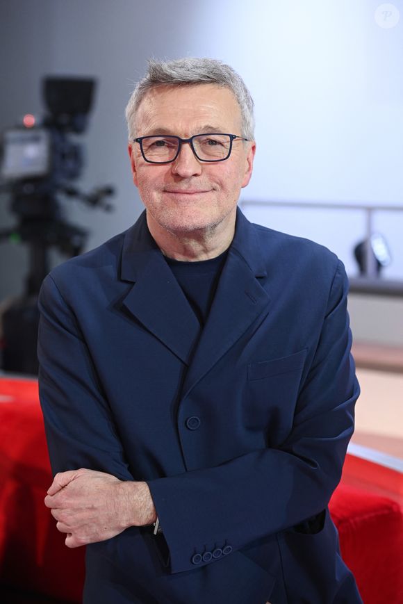 Laurent Ruquier lors de l'enregistrement de l'émission "Vivement dimanche" au studio Rive Gauche, présentée par M.Drucker avec une diffusion sur France 3 le 8 mars 2026, à Paris, France, le 25 février 2026. © Guillaume Gaffiot/Bestimage