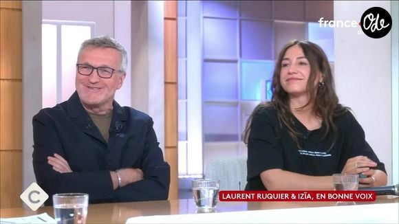 Après la diffusion d'un extrait où il interprète des chansons de Jean Ferrat dans Les Grosses Têtes, il a fait une confidence intrigante.

Extrait de l'émission "C à vous" sur France 5, le 8. juin 2026.

© France 5