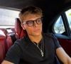 Cameron Smet, le jeune fils de David Hallyday, poursuit avec succès son ascension dans l'univers de la mode.