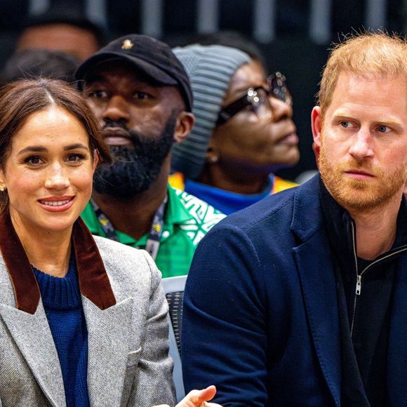 Le prince Harry, duc de Sussex et Meghan Markle, duchesse de Sussex, assistent à un match de basketball en fauteuil lors des "Invictus Games Vancouver Whistler 2025" à Vancouver, le 9 février 2025. Backgrid UK/ Bestimage