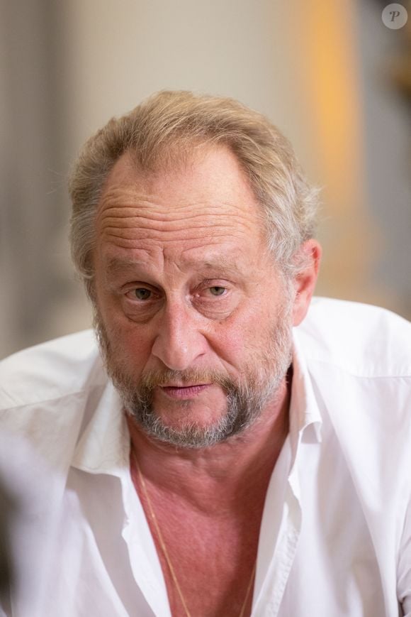 Benoit Poelvoorde - Rendez-vous avec les acteurs du film "Couleurs de l'incendie" à l'hôtel Negresco à Nice pour la 4ème édition du festival Cinéroman le 5 octobre 2022.

© Olivier Huitel / Bestimage