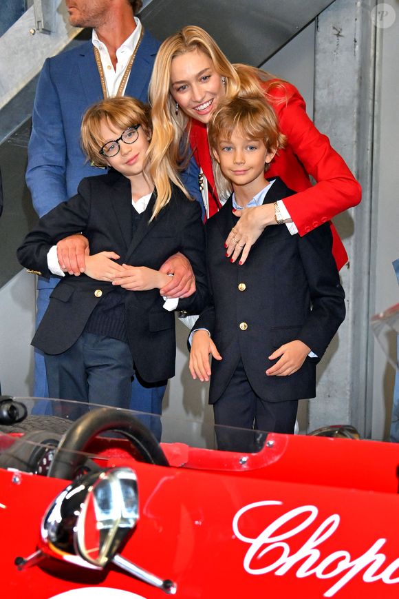 Jacky Ickx, l'ancien champion de Formule 1, a ouvert la Cavallino Classic Monaco Ferrari Parade au volant de la mythique Ferrari 312 F1 de 1968, durant le dernier jour du Grand Prix de Monaco Historique 2026, où il était encouragé par sa femme Khadja Nin accompagné par Pierre Casiraghi, son épouse Béatrice Borroméo et leurs enfants Stefano et Francisco le 26 avril 2026. © Bruno Bebert / Bestimage