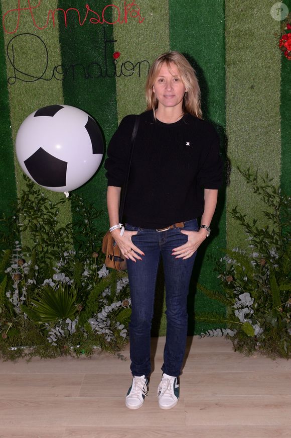 Carrelage noir et vert, murs jaune solaire, grands arbres et Méhari vintage : un farniente aussi stylé que naturel.

Exclusif - Sarah Lavoine au premier goûter des étoiles au profit de l'association AMSAK à l'Orangerie  au Jardin d'acclimatation à Paris, France, le 1er mars 2020. AMSAK a pour vocation d’aider les enfants en difficulté dans le monde entier et plus particulièrement en France, en Angleterre et en Afrique. Ses domaines d’intervention sont l’ Education, le Sport, la Santé, le Développement, l’ Humanitaire et le Social. © Rachid Bellak/Bestimage