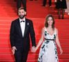 Lors de la dernière édition du Festival de Cannes, l’actrice a officialisé son histoire avec le footballeur

Karim Benzema et sa compagne Lyna Khoudri à la descente des marches du film « 13 jours 13 nuits » lors du 78ème Festival International du Film de Cannes. Le 23 mai 2025
© © Jacovides-Moreau / Bestimage / Bestimage
