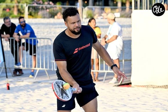 En effet, une nouvelle proposition a été soumise au mois d'août. Et au lieu des terrains extérieurs, le pôle proposera désormais six terrains de padel entièrement couverts. 

Exclusif - Jo-Wilfried Tsonga lors de l'évènement caritatif "Tsonga & Friends Beach Solidarity Event" organisé par l’association "Attrap'la Balle" dans le cadre du Beach Sport Festival à Saint-Laurent-du-Var.
© Bruno Bebert/Bestimage