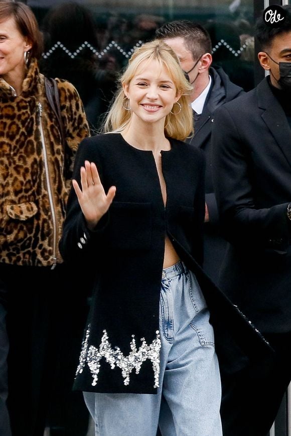 La chanteuse Angèle à la sortie du défilé Chanel Haute-Couture 2022 au Grand Palais Ephémère dans le cadre de la Fashion Week de Paris, France, le 25 janvier 2022. © Veeren-Clovis/Bestimage