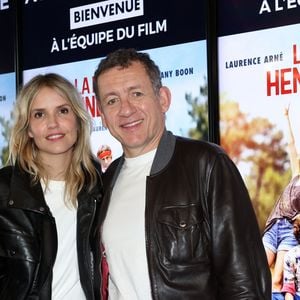 La réalisatrice-actrice Laurence Arné et Dany Boon - Avant-première du film "La Famille Hennedricks" au cinéma CGR Villenave-d'Ornon (Gironde), le 25 mai 2024.