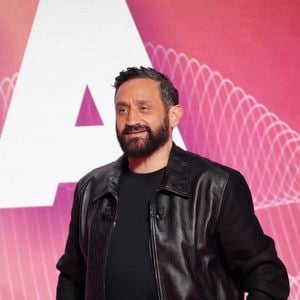 Actuellement, il recueille les témoignages de témoins de l'ascension de Cyril Hanouna.

Exclusif - Cyril Hanouna, sur le plateau de l’émission « TPMP » présentée par C.Hanouna et diffusée en direct sur Youtube et sur toutes les box (SFR, FREE, Bouygues, MyCanal etc), Paris, France, le 24 mars 2025. © Jack Tribeca / Bestimage