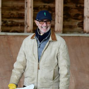 Exclusif - Thierry Lhermitte anime un atelier d'équithérapie et d'étologie à la maison Hope à Saint-Cergues en Haute Savoie le samedi 24 janvier 2026. © Romain Doucelin/Bestimage