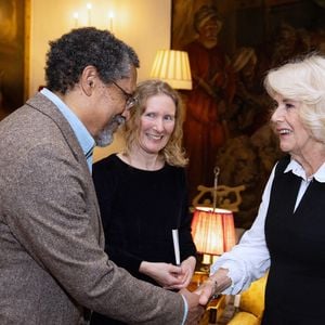 La reine consort d'Angleterre Camilla Parker Bowles lors de la réception pour le "Booker Prize Foundation" à la Clarence House à Londres. Le 12 novembre 2024