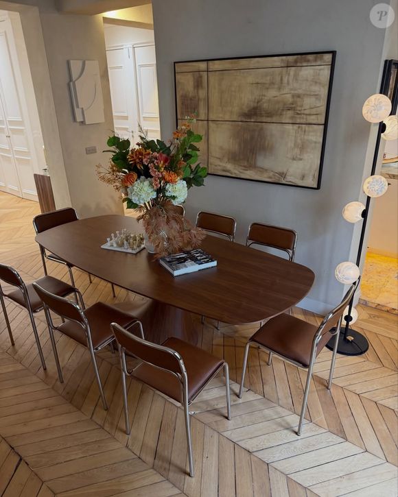 Lythan Cottaz, fils du pilote Didier Cottaz, présente son superbe appartement parisien.