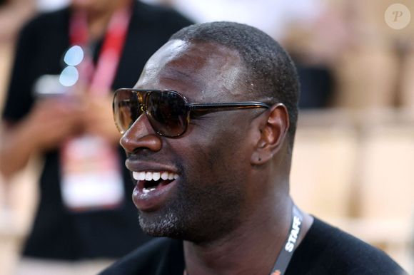 Mais Laure Boulleau et Bruno Cheyrou n'étaient pas les seules célébrités ce jour dans les tribunes de Monaco-Paris : les photographes ont en effet immortalisé, non loin du couple d'anciens footballeurs, la présence d'Omar Sy !

Omar Sy - Célébrités assistent à la victoire de Monaco qui a remporté le match 4 de la finale de Betclic Élite face à Paris (80-74), Monaco le 22 juin 2025. © Stephane Pillaud / PsnewZ / Bestimage