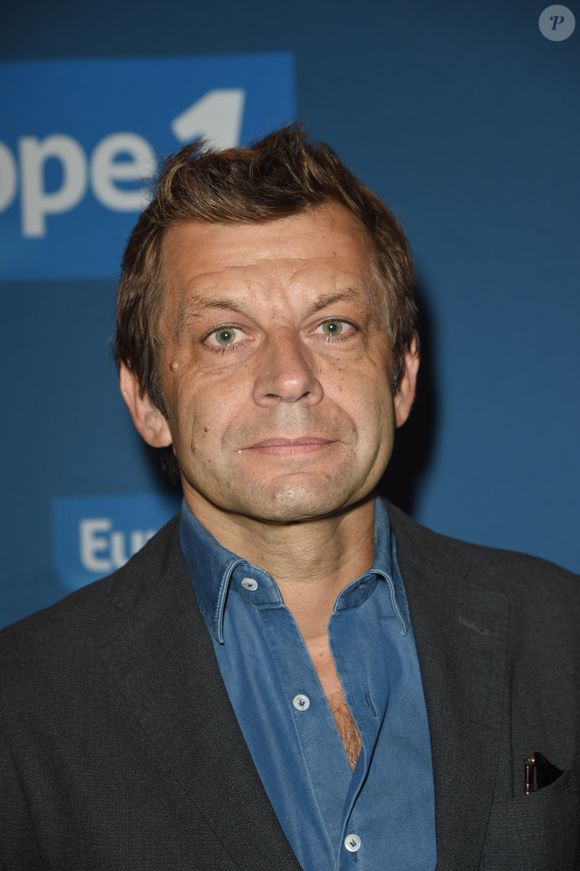 Direction l'Italie pour le journaliste et animateur.

Laurent Mariotte - Conférence de rentrée de la radio Europe 1 à Paris le 6 septembre 2018. © Coadic Guirec/Bestimage