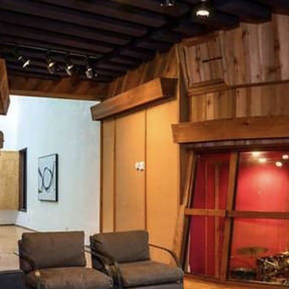 Lady Gaga vend sa maison de Los Angeles à Elizabeth Lizzy Jagger pour 6,5 millions de dollars. Anciennement acquise par F.Zappa, la propriété, composée de six chambres et cinq salles de bains, avait été achetée environ 5,3 millions de dollars par la chanteuse et actrice en 2016. Le 19 novembre 2021.
Backgrid UK/ Bestimage