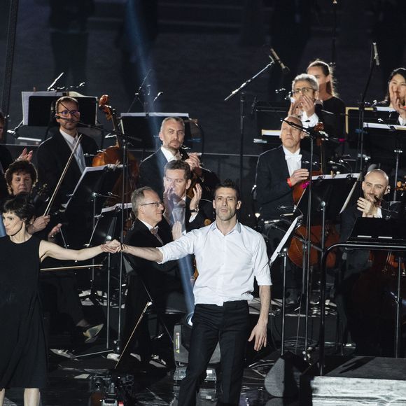 L'ancienne danseuse étoile de l'Opéra de Paris a donné naissance à une petite fille baptisée Lola en 2004

Exclusif - Marie-Claude Pietragalla et son mari Julien Derouault - Soirée spéciale " Notre Dame de Paris, Le Grand Concert " qui s'est déroulée dans la Cour des Invalides à Paris 7eme et diffusée sur France 2 samedi 20 Avril 2019. 
© Pierre Perusseau / Bestimage