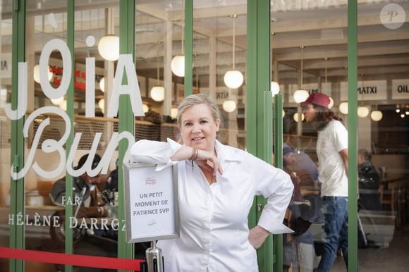 Exclusif - La cheffe étoilée Hélène Darroze vient d'ouvrir un nouveau restaurant bistronomique dédiée aux burgers haut de gamme "Jòia Bun" au 16 de la rue Michodière dans le 2ème arrondissement de Paris, France, le 16 mars 2023. © Jack Tribeca/Bestimage