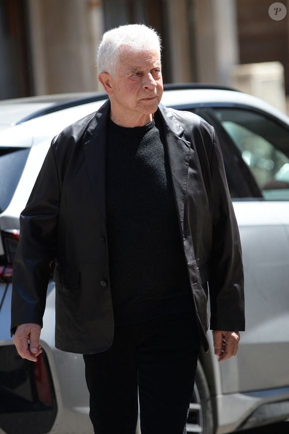 Georges Beller aux obsèques de Sophie Garel en église Sainte-Thérèse de l'Enfant-Jésus à Boulogne-Billancourt, France, le 22 mai 2026. Bestimage