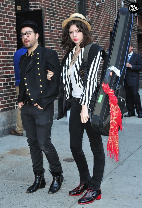 Sean Lennon, sa petite-amie Charlotte Kemp Muhl, et sa mere Yoko Ono se rendent au "Late Show With David Letterman" a New York, le 2 octobre 2013. FAMEFLYNET / BESTIMAGE
