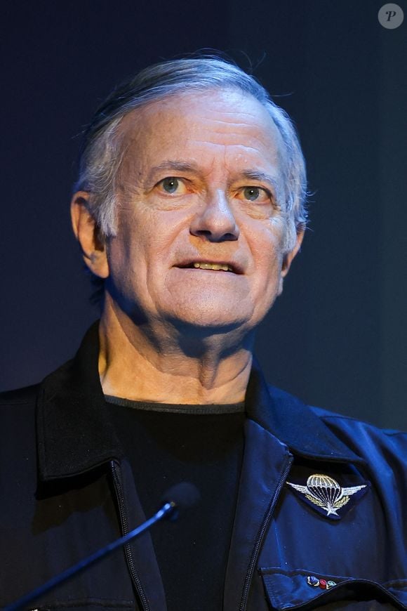 Francis Huster assiste à la remise du trophée APAJH 2022 au Carrousel du Louvre le 21 novembre 2022 à Paris, France. Photo by Nasser Berzane/ABACAPRESS.COM