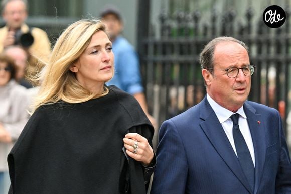 Elle a laissé le souvenir d’une femme généreuse, engagée et proche des Français.

François Hollande et son épouse Julie Gayet aux funérailles de B. Chirac à la basilique Sainte-Clotilde à Paris (7e) le 12 juin 2026. L’ancienne première dame de France est décédée le 5 juin 2026 à l’âge de 93 ans. 
© Jacovides / Liewig / Bestimage