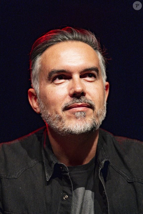 Maxime Chattam échange avec ses lecteurs lors de la 20ème édition du festival "Quais du Polar" à Lyon, le 6 avril 2024.
© Sandrine Thesillat / Panoramic / Bestimage