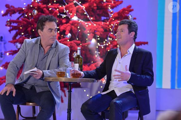 Francis Ginibre (R) et Eric Carriere du duo comique Les Chevaliers du Fiel lors de l'enregistrement de Vivement Dimanche à Paris, France, 21 décembre 2015. Photo par Max Colin/ABACAPRESS.COM