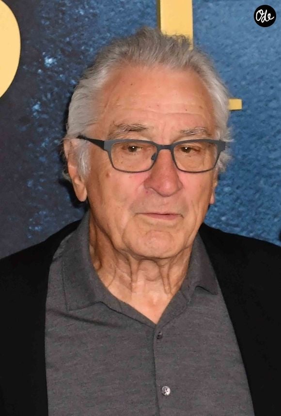 Son petit-déjeuner reste simple, avec notamment du café noir, du jus d’orange, des œufs et du pain complet, selon des propos rapportés par TN.

Robert De Niro à l'avant-première de The Whisper Man (Netflix) au Paris Theatre, New York, le 24 août 2026.