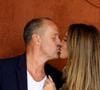 Le couple a également dû faire face à de fausses rumeurs annonçant la mort de Roger, que l’ancienne Miss France a vivement dénoncées.  

Roger Erhart et sa compagne Delphine Wespiser, Miss France 2012 au village (jour 10) lors des Internationaux de France de Tennis de Roland Garros 2022 à Paris, France, le 31 mai 2022. © Dominique Jacovides/Bestimage