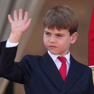 Le prince Louis de Galles - Les membres de la famille royale britannique au balcon de Buckingham Palace lors de la cérémonie Trooping the Colour à Londres, le 14 juin 2025. Affecté par le crash du Boeing 787 Dreamliner à Ahmedabad du 12 juin, le souverain et les officiels porteront un brassard noir en hommage aux plus de 270 victimes. Bon nombre d'elles étaient des ressortissants britanniques.
© James Whatling / Bestimage
