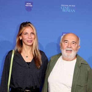 Gérard Jugnot et sa femme Patri­cia Campi - Tapis rouge lors de la 8ème édition du Festival Cinéroman à Nice le 01 Octobre 2026. © Jacovides-Bebert/Bestimage