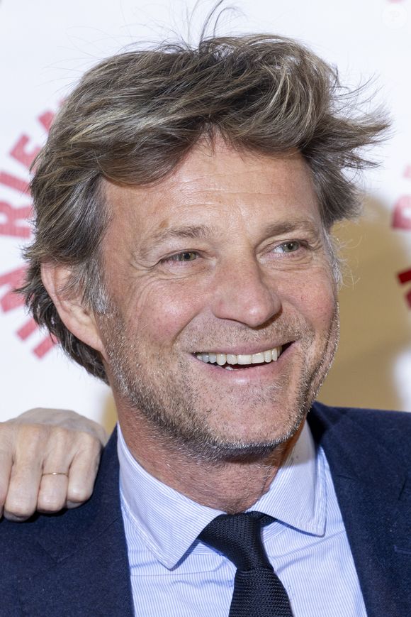 Ce 9 mars 2025, Laurent Delahousse aura d'ailleurs l'immense privilège de pouvoir l'interviewer sur le plateau de "20h30 Dimanche". 

Laurent Delahousse au photocall des invités au dîner de gala de l'association "Un rien c'est tout" au musée de l'armée aux Invalides à Paris le 7 mars 2024.
© Cyril Moreau / Bestimage