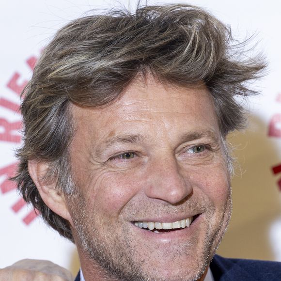 Ce 9 mars 2025, Laurent Delahousse aura d'ailleurs l'immense privilège de pouvoir l'interviewer sur le plateau de "20h30 Dimanche". 

Laurent Delahousse au photocall des invités au dîner de gala de l'association "Un rien c'est tout" au musée de l'armée aux Invalides à Paris le 7 mars 2024.
© Cyril Moreau / Bestimage