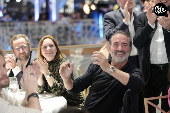 Jean Dujardin et Nathalie Péchalat (nouvelle présidente de l'association "Premiers de Cordée") - Dîner de charité Breitling à la Samaritaine pour l’association "Premiers de Cordée" à Paris le 4 avril 2024. L'association Premiers de Cordée propose des animations sportives auprès des enfants hospitalisés. ADN de l’association depuis sa création, ce programme comprend de nombreuses actions pour initier un maximum d’enfants malades et/ou en situation de handicap à la pratique sportive. © Rachid Bellak/Bestimage
